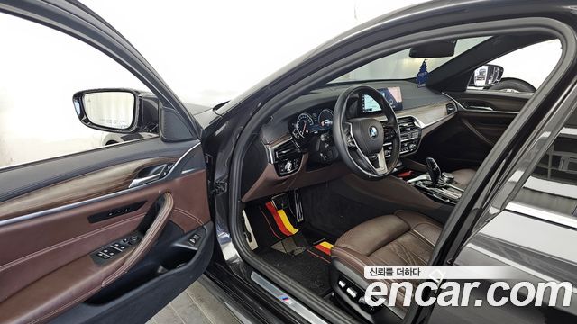 BMW 5-Series 530i M Sport Package Plus