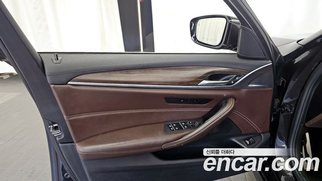 BMW 5-Series 530i M Sport Package Plus