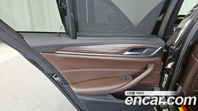 BMW 5-Series 530i M Sport Package Plus