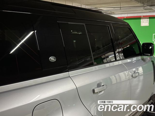 Land Rover Defender 110 D300 X-Dynamic HSE