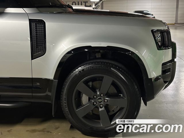 Land Rover Defender 110 D300 X-Dynamic HSE