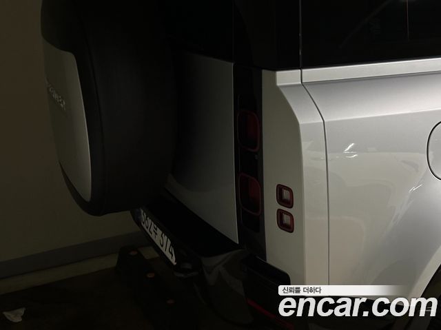 Land Rover Defender 110 D300 X-Dynamic HSE