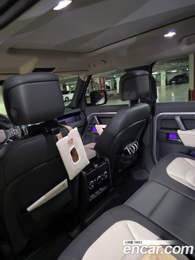 Land Rover Defender 110 D300 X-Dynamic HSE