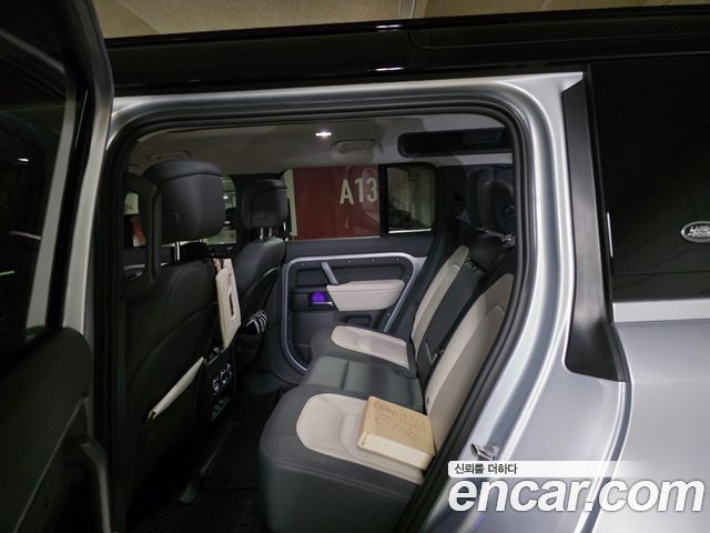 Land Rover Defender 110 D300 X-Dynamic HSE