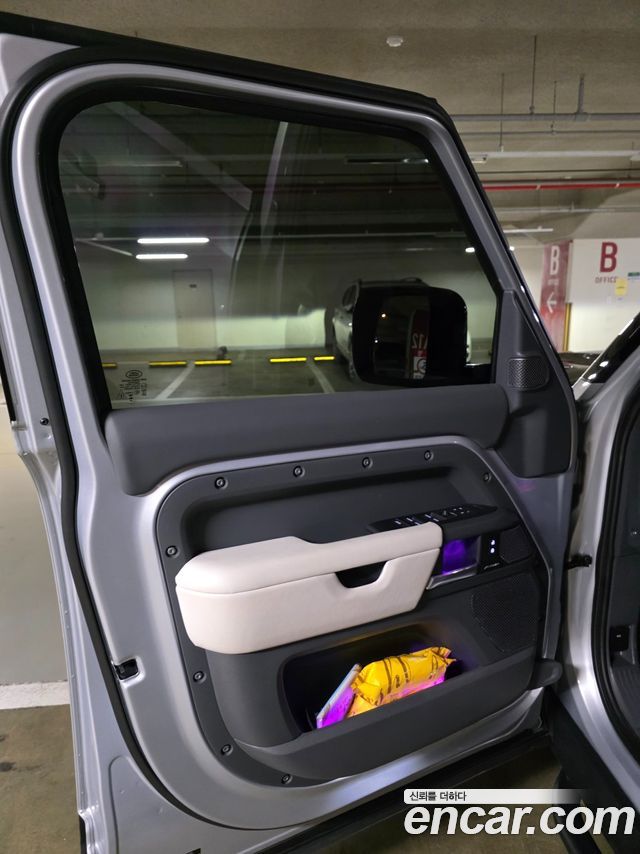Land Rover Defender 110 D300 X-Dynamic HSE