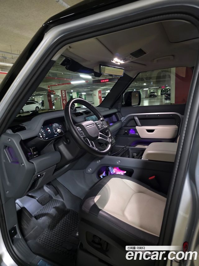Land Rover Defender 110 D300 X-Dynamic HSE