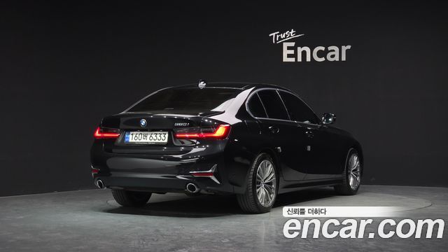 BMW 3-Series 320i Luxury