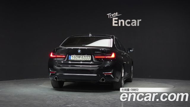 BMW 3-Series 320i Luxury