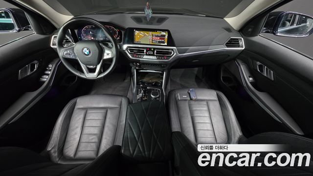 BMW 3-Series 320i Luxury