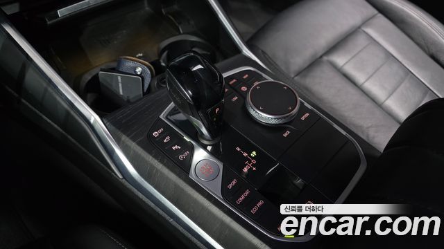 BMW 3-Series 320i Luxury