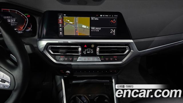 BMW 3-Series 320i Luxury