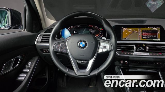 BMW 3-Series 320i Luxury