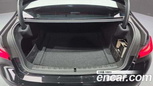 BMW 3-Series 320i Luxury