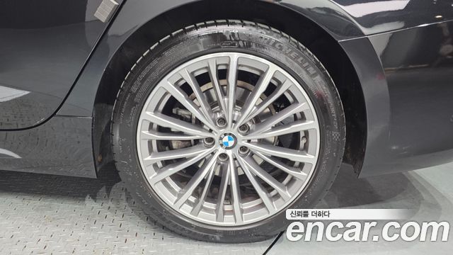 BMW 3-Series 320i Luxury