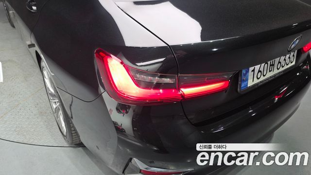BMW 3-Series 320i Luxury
