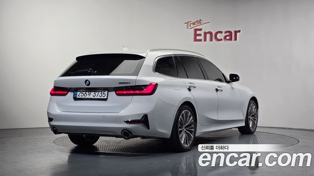 BMW 3-Series 320i Touring Luxury