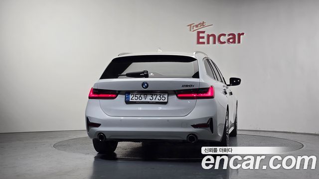 BMW 3-Series 320i Touring Luxury