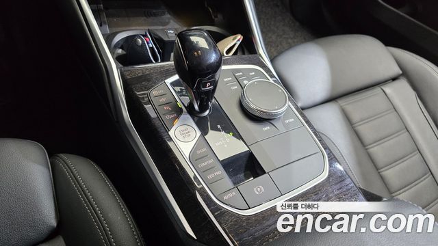 BMW 3-Series 320i Touring Luxury