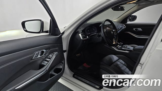 BMW 3-Series 320i Touring Luxury