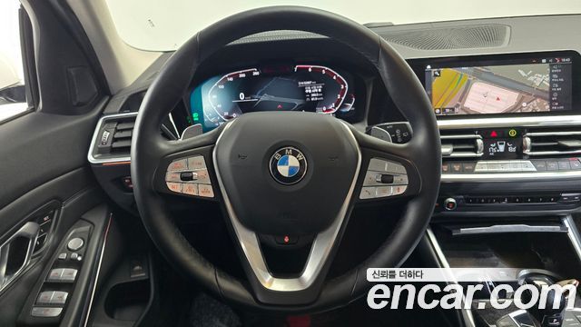 BMW 3-Series 320i Touring Luxury