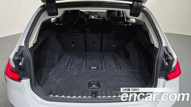BMW 3-Series 320i Touring Luxury