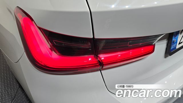 BMW 3-Series 320i Touring Luxury