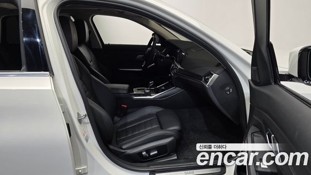 BMW 3-Series 320i Touring Luxury