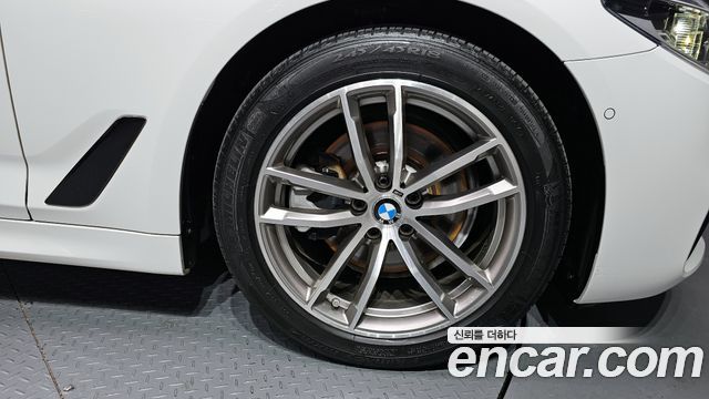BMW 5-Series 520d xDrive M Sport Package Plus