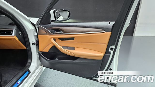 BMW 5-Series 520d xDrive M Sport Package Plus