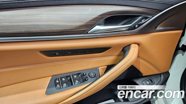 BMW 5-Series 520d xDrive M Sport Package Plus