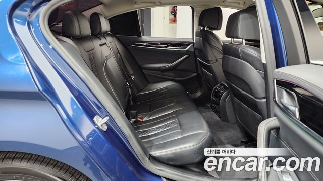 BMW 5-Series 523d Luxury