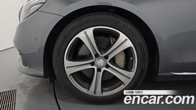 Mercedes-Benz E-Class E300 Avantgarde