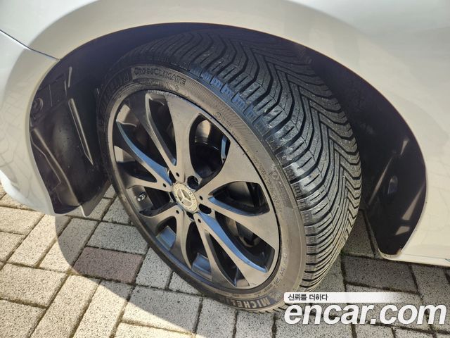 Mercedes-Benz E-Class E300 4MATIC Exclusive