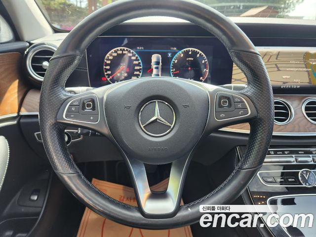 Mercedes-Benz E-Class E300 4MATIC Exclusive