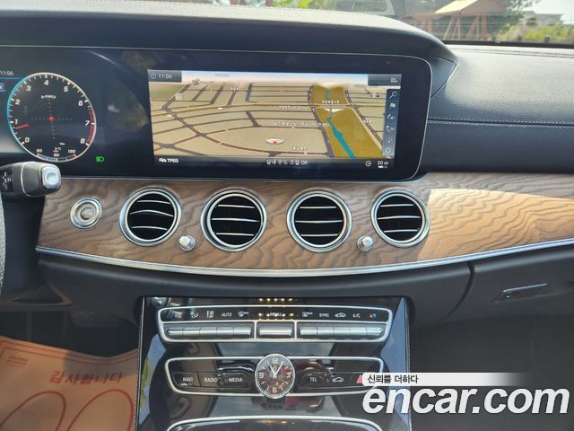 Mercedes-Benz E-Class E300 4MATIC Exclusive