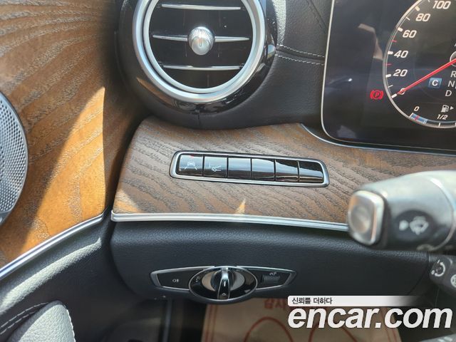 Mercedes-Benz E-Class E300 4MATIC Exclusive