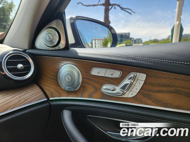 Mercedes-Benz E-Class E300 4MATIC Exclusive