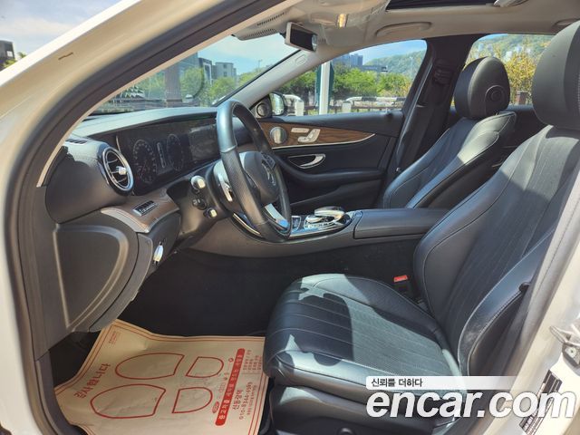Mercedes-Benz E-Class E300 4MATIC Exclusive