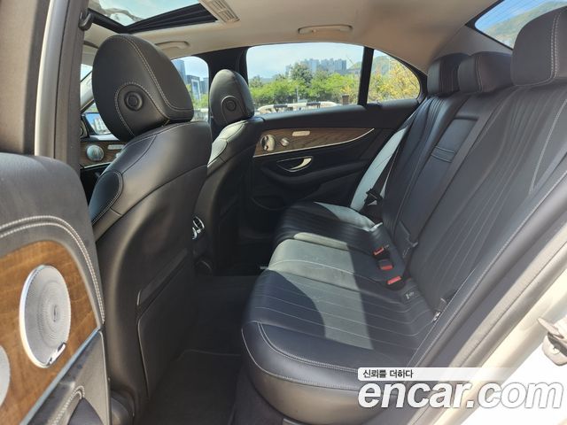 Mercedes-Benz E-Class E300 4MATIC Exclusive