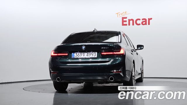 BMW 3-Series 320i Luxury