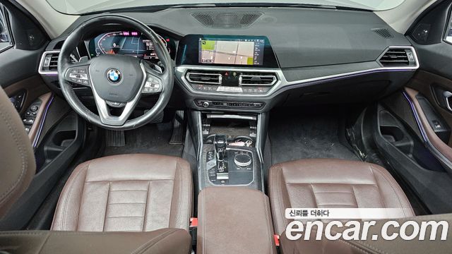 BMW 3-Series 320i Luxury