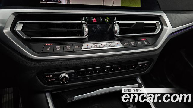 BMW 3-Series 320i Luxury