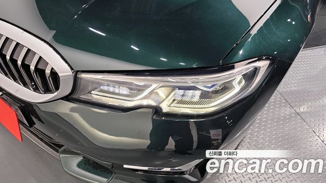 BMW 3-Series 320i Luxury