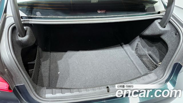 BMW 3-Series 320i Luxury
