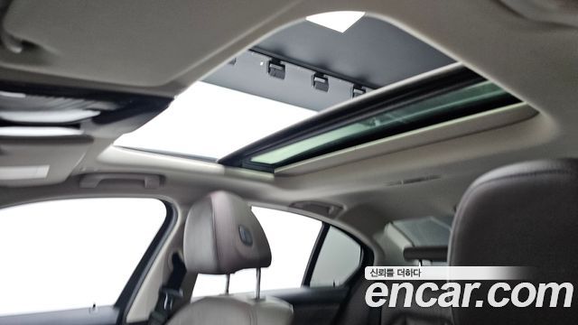 BMW 3-Series 320i Luxury