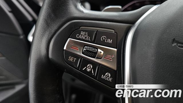 BMW 3-Series 320i Luxury