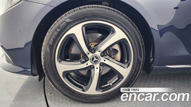 Mercedes-Benz E-Class E220d Exclusive