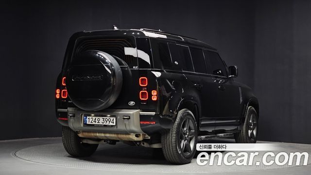 Land Rover Defender 110 P300 X-Dynamic SE