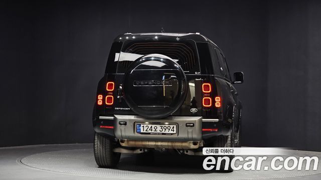 Land Rover Defender 110 P300 X-Dynamic SE