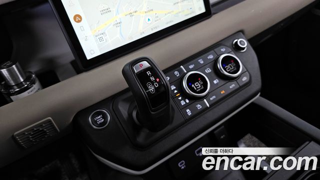 Land Rover Defender 110 P300 X-Dynamic SE